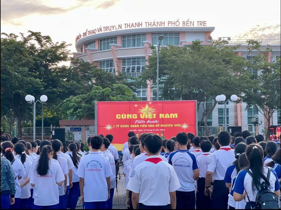 Lan tỏa hoạt động đi bộ “Cùng Việt Nam tiến bước” 